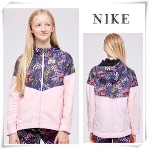 Nike Air Girls Windrunner Full Zip Hooded Windbreaker in light Pink
